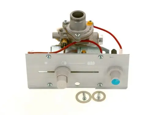 Bosch Gasarmatur mit Steuerungselementen und Anschlüssen, montiert auf einer Metallplatte. Zwei Unterlegscheiben und Schrauben liegen daneben.